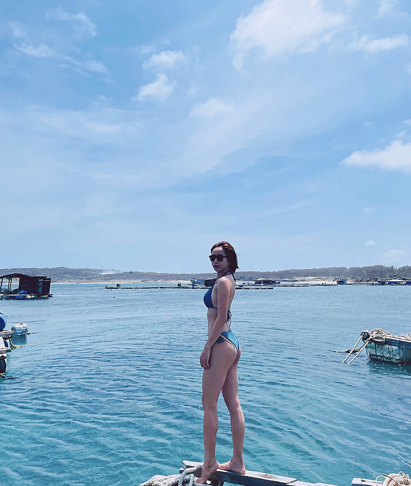 Á hậu Bella Mai diện bikini 2 mảnh khoe body căng đét giữa đảo Phú Quý hoang sơ - Hình 2