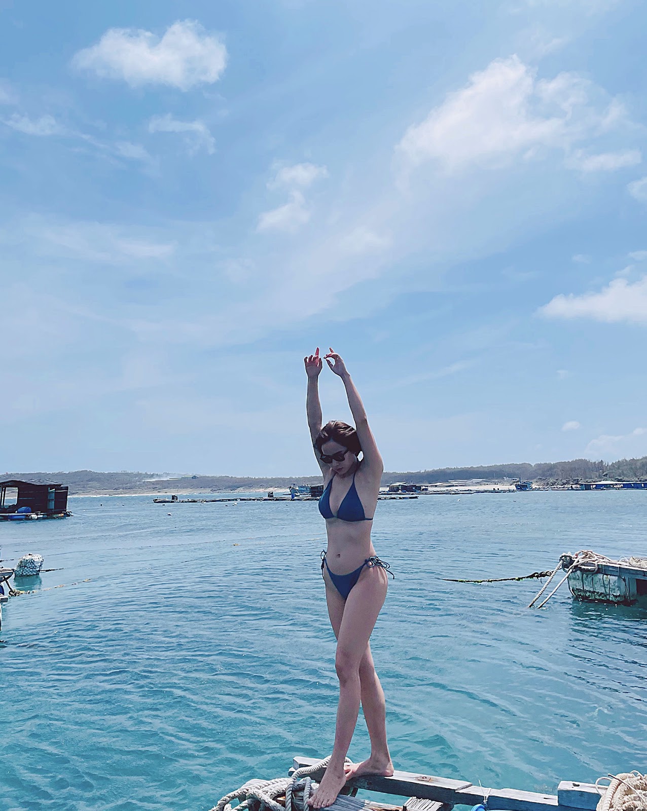 Á hậu Bella Mai diện bikini 2 mảnh khoe body căng đét giữa đảo Phú Quý hoang sơ - Hình 3