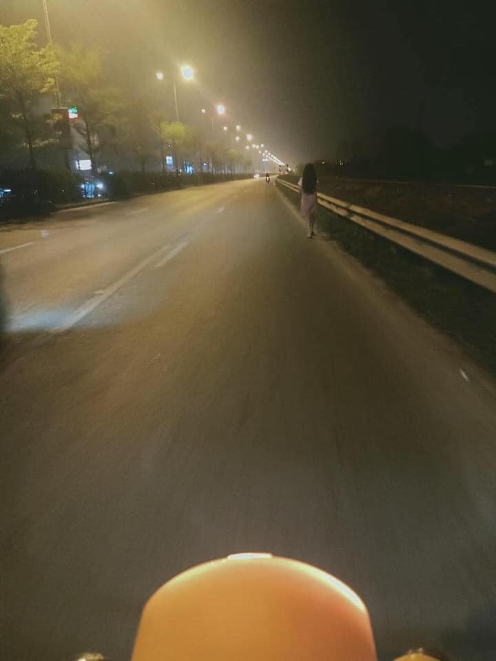 Nửa đêm ngoài phố  Vẻ đẹp của những ngõ ngách Việt Nam khi đêm về   ALONGWALKER
