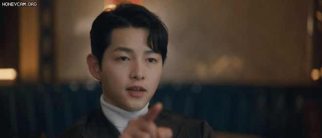 Song Joong Ki bất ngờ ôm ấp và hôn trai lạ trong Vincenzo - Hình 1