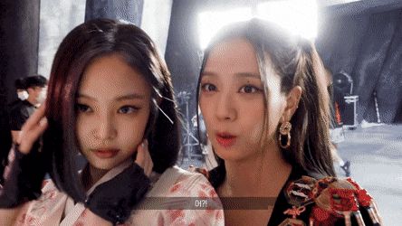 Nữ thần Jisoo (BLACKPINK) lúc nào cũng đeo 1 chiếc nhẫn, phải chăng có ẩn tình gì với người tặng quà đặc biệt này? - Hình 8