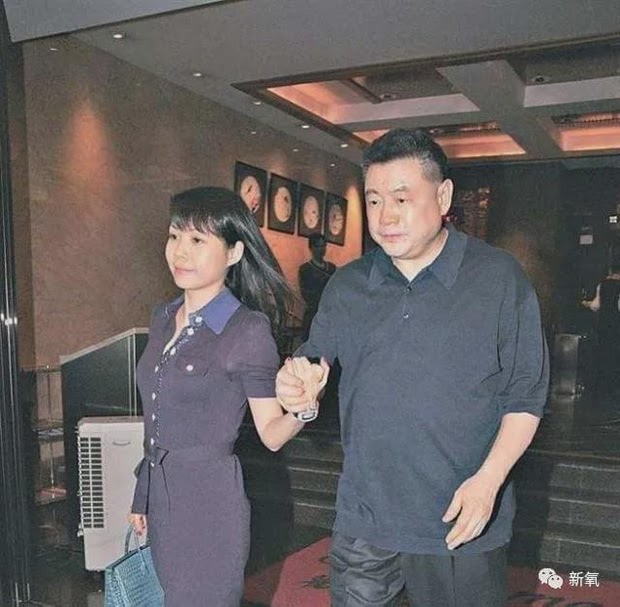 Vương Dĩnh Dư - Tiểu tam xấu xí dám dằn mặt cả Quan Chi Lâm và Lý Gia Hân - Hình 5