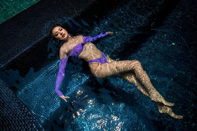 Yaya Trương Nhi diện bikini khoe vẻ nóng bỏng, đường cong không chút mỡ thừa - Hình 10