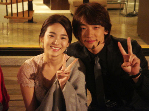 Bi Rain nói gì khi bị đồn hẹn hò với Song hye Kyo? - Hình 2