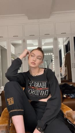 Màn biến hình hot hòn họt của Gigi Hadid: Nhan sắc mẹ bỉm hot nhất Hollywood đỉnh cao, vòng 1 tăng size lấp ló hậu sinh nở - Hình 1