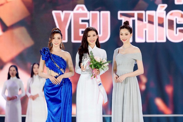 Bản sao Đặng Thu Thảo sở hữu gout ăn mặc tựa nàng thơ, gợi cảm hút mắt - Hình 3