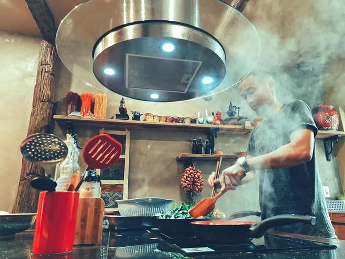 Căn bếp được làm từ đồ bỏ đi - Hình 3