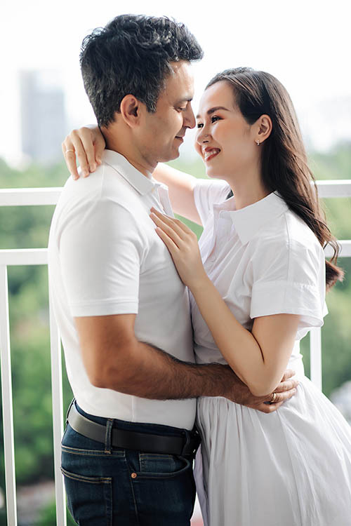 Chồng Võ Hạ Trâm âu yếm bụng bầu của vợ - Hình 9