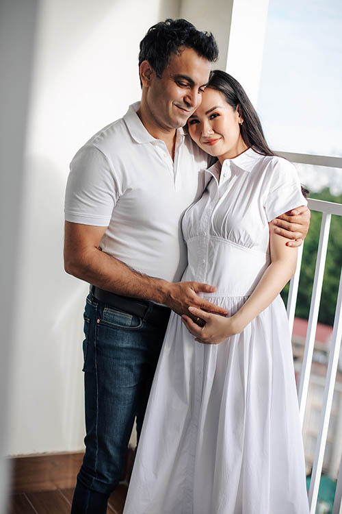 Chồng Võ Hạ Trâm âu yếm bụng bầu của vợ - Hình 8