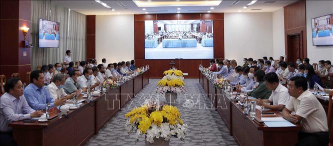 Cụ thể hóa những nhiệm vụ trọng tâm, sớm đưa Nghị quyết vào cuộc sống - Hình 1