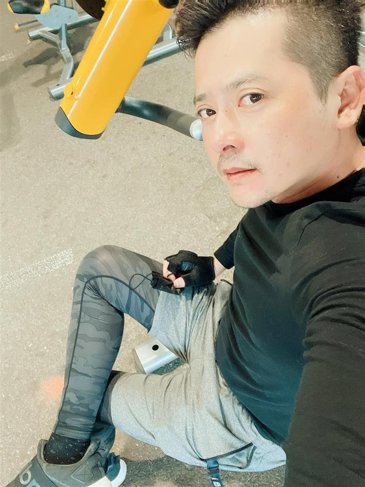 Hoàng Anh làm gì trong lúc bạn bè và vợ cũ khẩu chiến? - Hình 11