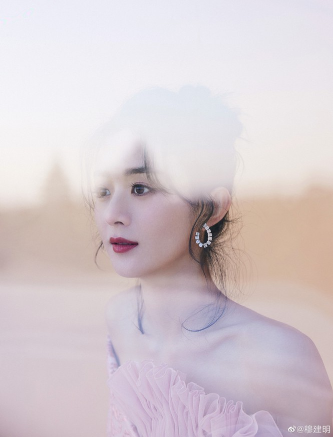 'Mẹ bỉm sữa' Triệu Lệ Dĩnh xinh đẹp, ngọt ngào như công chúa - Hình 4