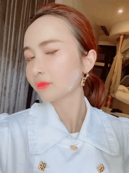 Vợ đại gia Minh Nhựa chi 2 triệu sắm lọ xịt nâng cơ mặt, khẳng định dùng 1 tháng da đã đẹp lên vài chân kính - Hình 1