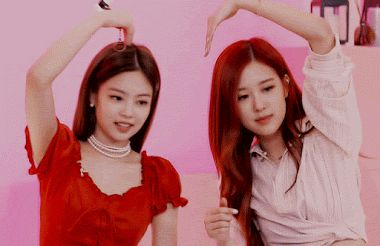 Bạn có nhận ra trong nhóm BLACKPINK ấn giấu hai cặp bạn thân cực kỳ trái ngược? - Hình 8