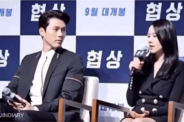 Vẫn biết Hyun Bin yêu Son Ye Jin, nhưng suốt 19 giây giữ mãi hành động u mê thế này thì đúng là nghiện lắm rồi! - Hình 1