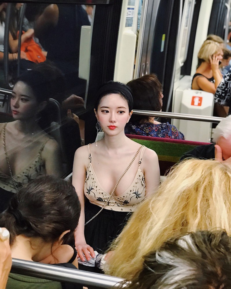 Nữ streamer siêu vòng một Hàn Quốc ăn mặc nóng bỏng nghẹt thở - Hình 5