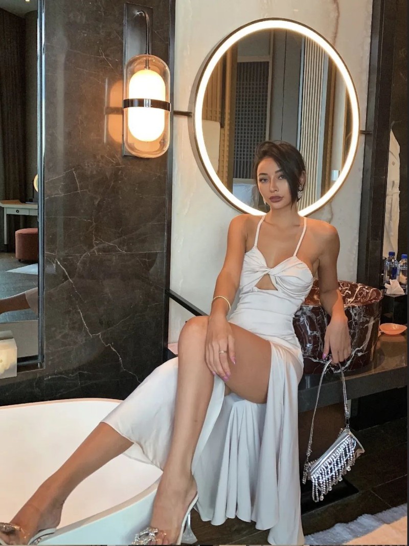 Hot girl Trung Quốc đốt mắt fan bởi thời trang nóng bỏng khoe body - Hình 7