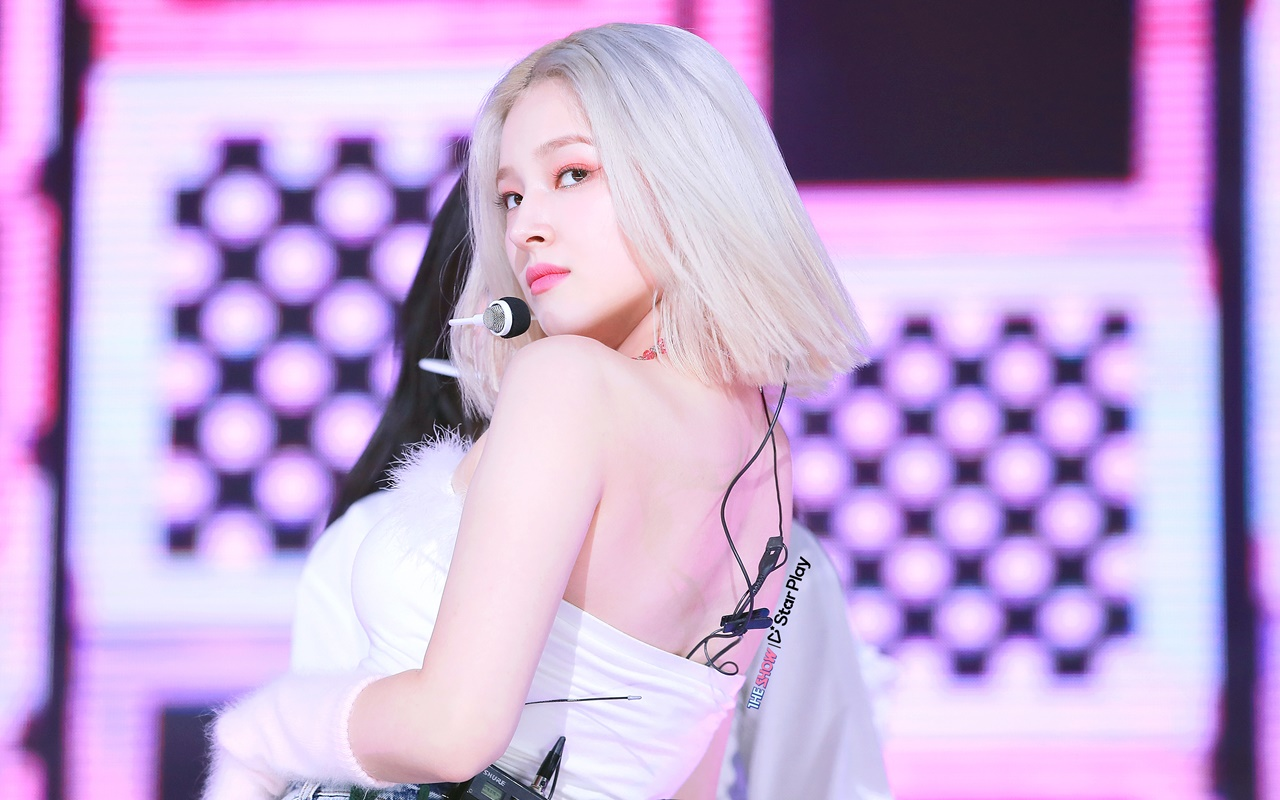 NANCY (MOMOLAND) - Đã tìm ra kẻ chụp lén ảnh nhạy cảm của nữ idol - Hình 2