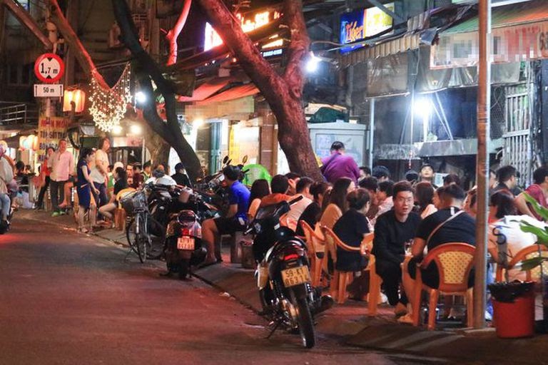 TP Hồ Chí Minh cho mở cửa nhiều dịch vụ từ 9/3 - Hình 1