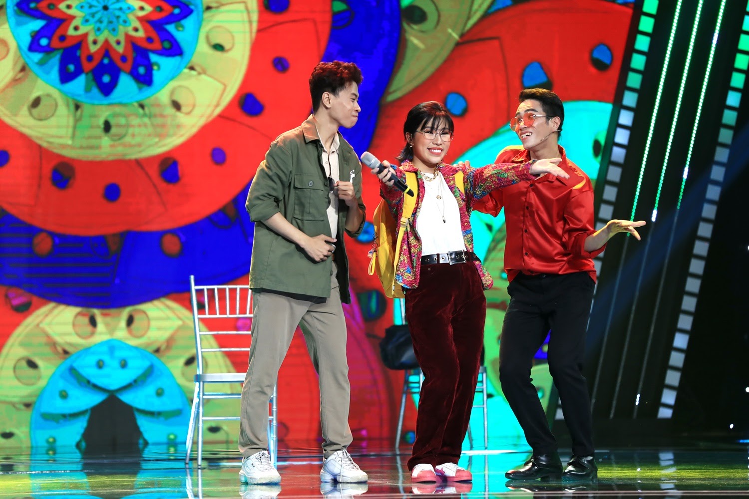 Con trai nghệ sĩ hài Hoàng Sơn ngã xuống sân khấu vì bị chuột rút trong tập mở màn Sao Nối Ngôi 2021 - Hình 9
