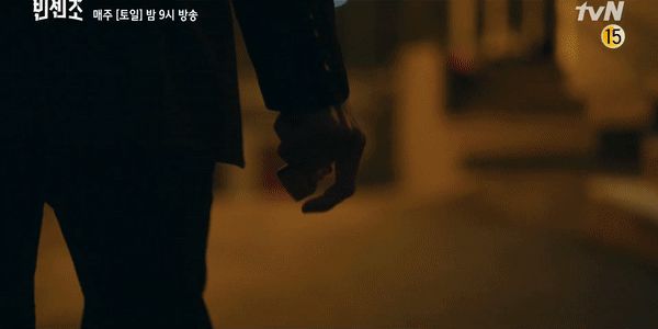 Vincenzo trailer tập 16: Song Joong Ki vượt ngục, Jeon Yeo Bin bị kẹt trong tòa nhà chứa bom? - Hình 7