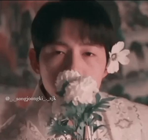 Visual của Song Joong Ki đang khiến dân tình điên đảo cả ngày nay: Cứ phải đúng tạo hình này mới bùng nổ nhan sắc? - Hình 2