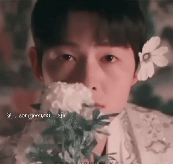 Visual của Song Joong Ki đang khiến dân tình điên đảo cả ngày nay: Cứ phải đúng tạo hình này mới bùng nổ nhan sắc? - Hình 3