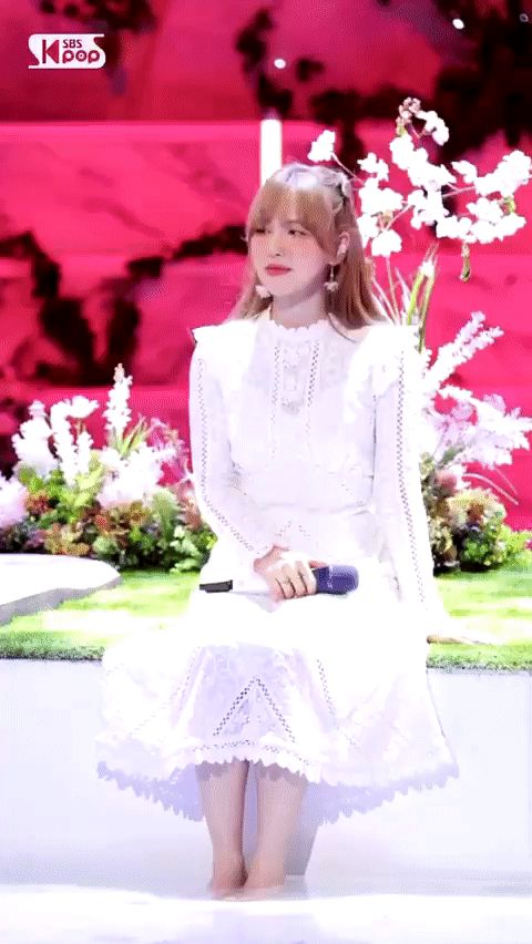 Biểu diễn tại nơi khiến mình gặp tai nạn kinh hoàng, Wendy (Red Velvet) có hành động khiến netizen nể phục - Hình 3