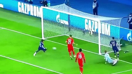 Boateng phá bóng điệu đà dù Bayern đang chịu sức ép - Hình 1