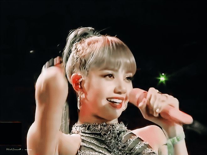 Coachella chính là thời kỳ huyền thoại nhan sắc của Lisa: Body và visual lu mờ cả 3 mẩu BLACKPINK, người Mỹ cũng phải gọi là nữ thần tóc mái - Hình 15