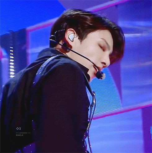 BTS tự khui ảnh hồi đi học trong concert: Ai rồi cũng dậy thì thành công, riêng V và Jungkook đúng là siêu visual ngay từ bé - Hình 35