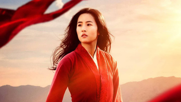 Lưu Diệc Phi ra về tay trắng, bà ngoại Youn Yuh Jung làm nên lịch sử tại Oscar - Hình 1