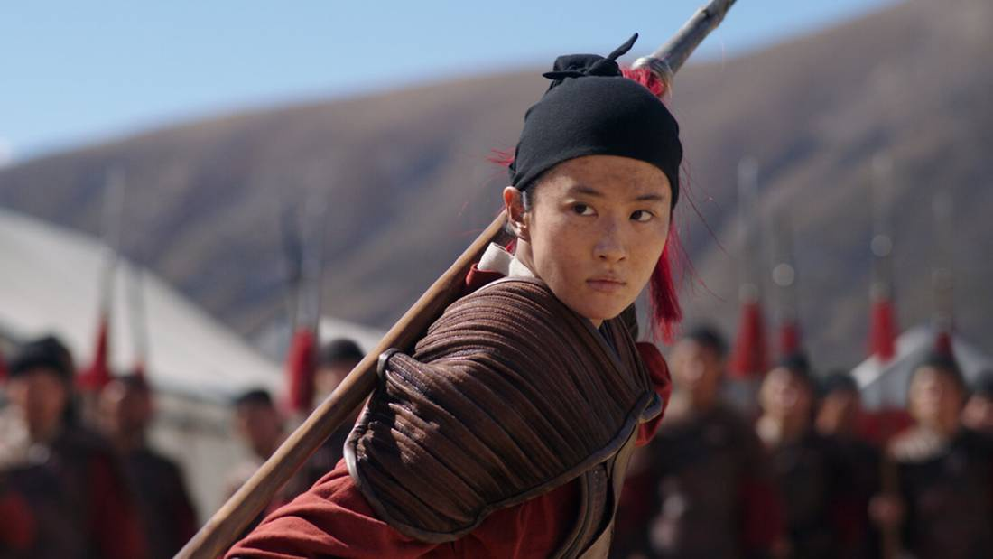 Lưu Diệc Phi ra về tay trắng, bà ngoại Youn Yuh Jung làm nên lịch sử tại Oscar - Hình 2