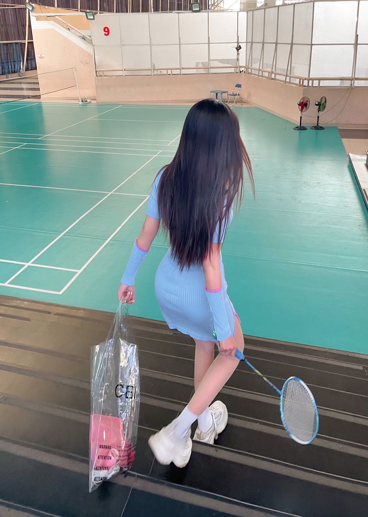 Mặc đồ bó sát chơi thể thao, nữ sinh Sài thành khoe body hoàn mỹ - Hình 10