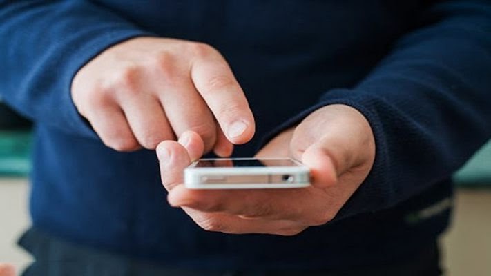 Chồng mua đồ lót cho nữ đồng nghiệp, vợ tra hỏi thì nhận câu trả lời lươn lẹo gây tranh cãi - Hình 1