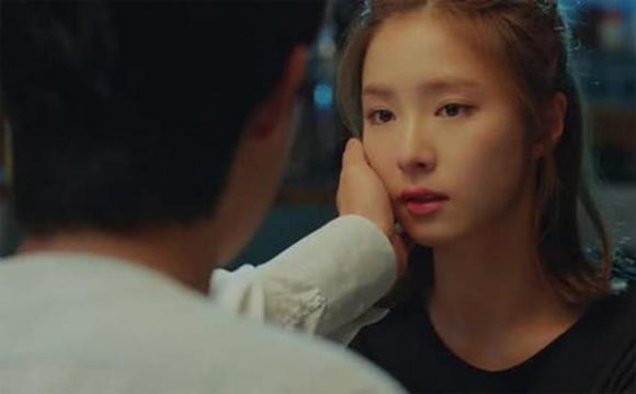 Bắt gặp hàng xóm từ trong nhà bước ra, nghi ngờ vợ phản bội nên tôi đã bí mật lắp camera theo dõi để rồi ngã ngửa khi biết sự thật - Hình 2