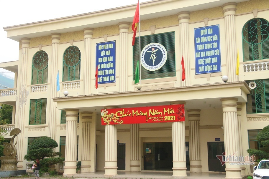 Chưa hết vướng trong vụ hàng trăm học viên trường Múa kêu cứu - Hình 1