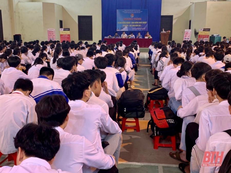 Gần 1.400 đoàn viên, thanh niên, học sinh được tư vấn, hướng nghiệp và giới thiệu việc làm - Hình 1