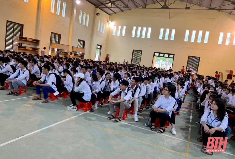 Gần 1.400 đoàn viên, thanh niên, học sinh được tư vấn, hướng nghiệp và giới thiệu việc làm - Hình 2