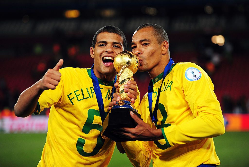 Gilberto Silva: Khi tình yêu bắt đầu từ chiếc radio - Hình 3