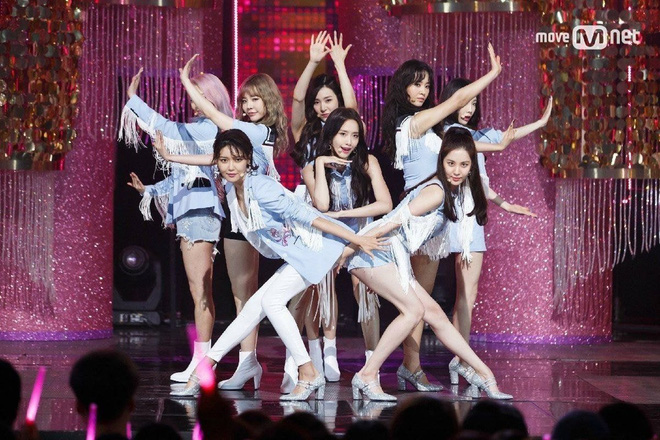 Knet rần rần đào lại khoảnh khắc Yoona làm center của SNSD: Đẹp nghẹt thở, danh xưng nữ thần nhan sắc Kpop từ đây mà ra! - Hình 4