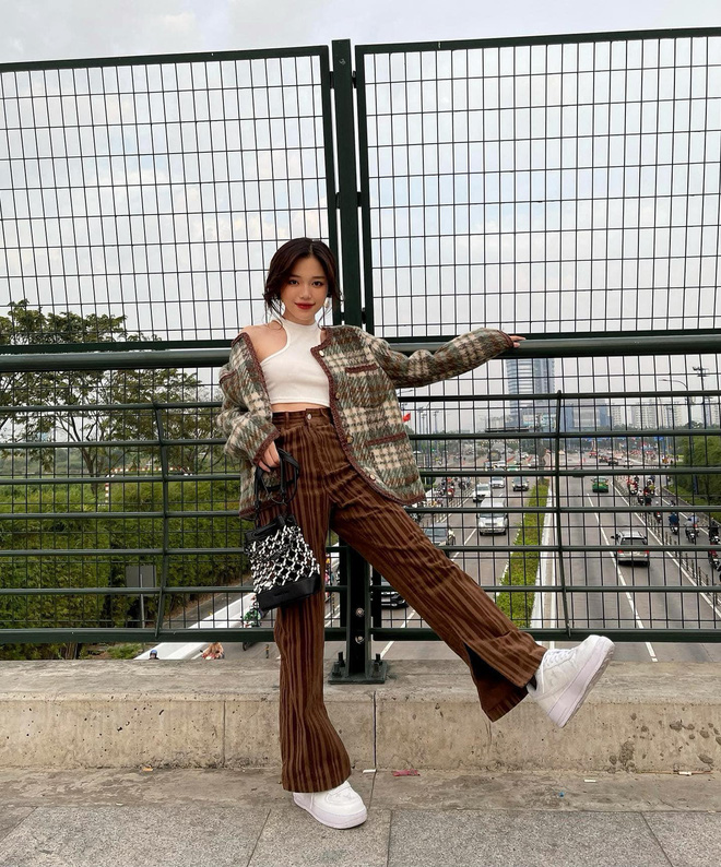 Linh Ngọc Đàm xứng danh yêu nữ hàng hiệu của làng streamer Việt, sneaker khó tìm cỡ nào chỉ cần thích là được! - Hình 5