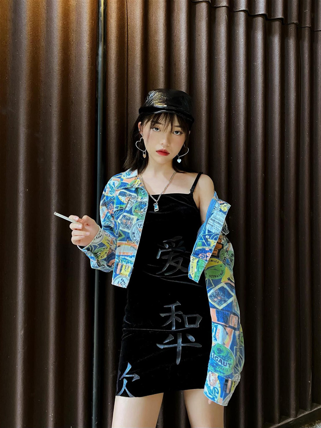 Linh Ngọc Đàm xứng danh yêu nữ hàng hiệu của làng streamer Việt, sneaker khó tìm cỡ nào chỉ cần thích là được! - Hình 1