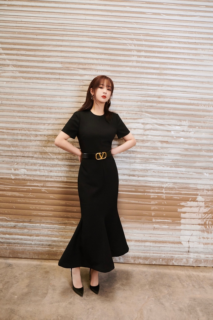 Lý do Dương Tử luôn tạo dáng cánh tay biến mất trên thảm đỏ - Hình 5