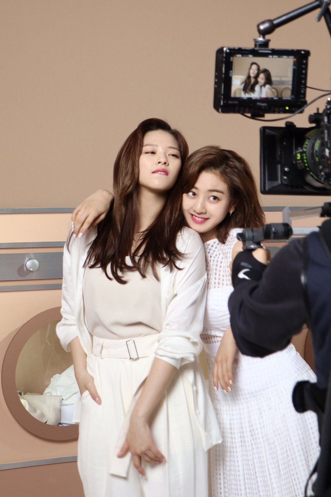 Mật báo Kbiz: Hé lộ list tình cũ của Jisoo (BLACKPINK), Lisa bị nam thần 1m91 phản bội, Kim Woo Bin - Shin Min Ah sắp cưới - Hình 17