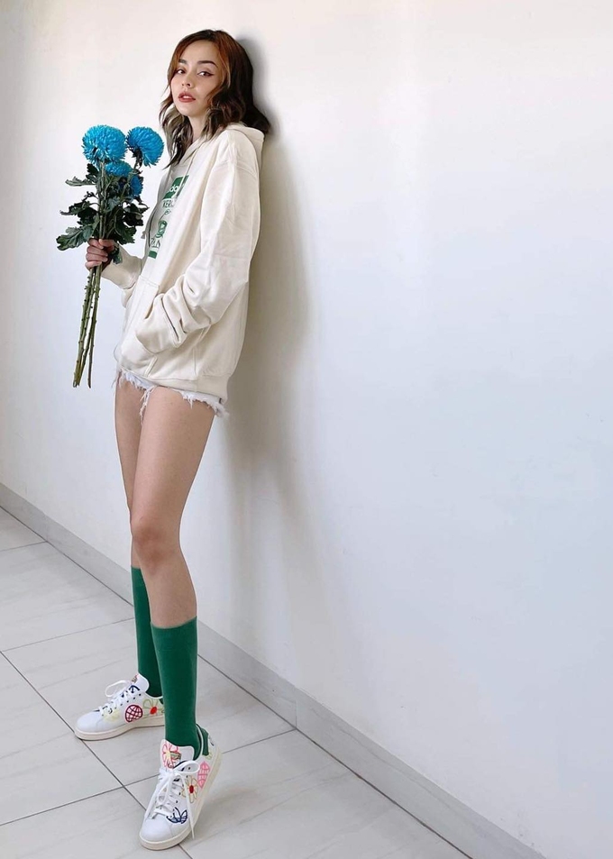 Mỹ nhân Việt lên đồ chất ngầu cực đỉnh ra phố tuần qua - Hình 3