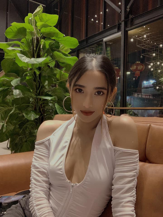Nữ streamer viết thẳng tên fan lên ngực, thoải mái cười đùa trên sóng, trào lưu FS gây bão ngày nào đã quay trở lại? - Hình 11