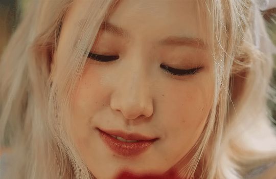 Bóc nhan sắc của Rosé (BLACKPINK) trong MV GONE: Ngày nào còn b.ị ch.ê nhạt, nay đã bung xoã cả đại tiệc visual - Hình 4