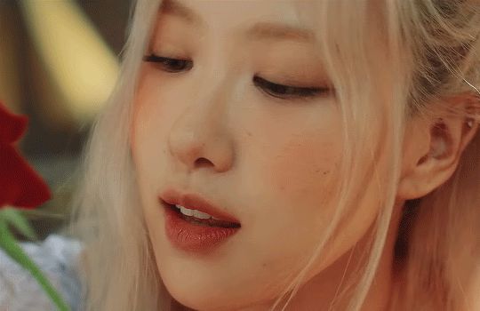 Bóc nhan sắc của Rosé (BLACKPINK) trong MV GONE: Ngày nào còn b.ị ch.ê nhạt, nay đã bung xoã cả đại tiệc visual - Hình 3