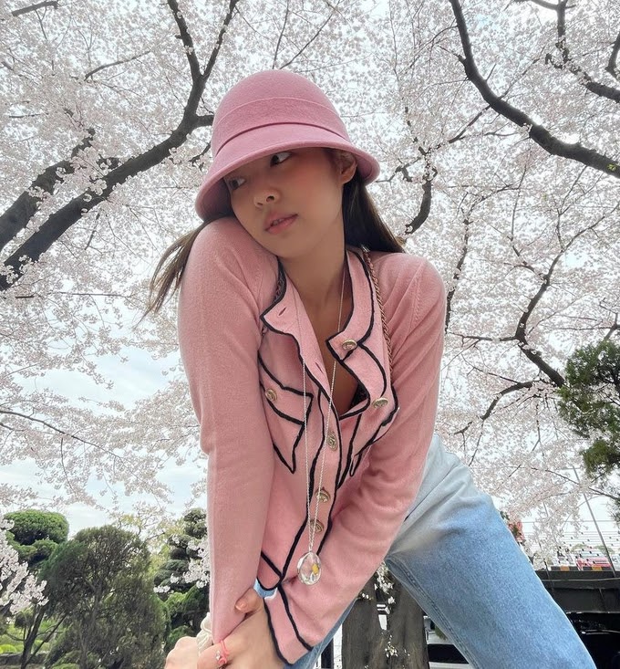 Jennie (BlackPink) mặc áo Chanel cả trăm triệu đồng vẫn bị chê, Knet có quá đáng? - Hình 1
